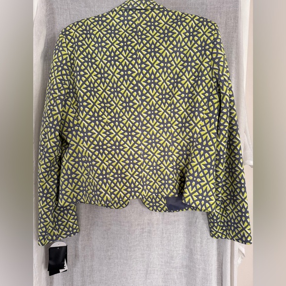 NWT - Zac & Rachel Blazer. Size 16. - Picture 2 of 5